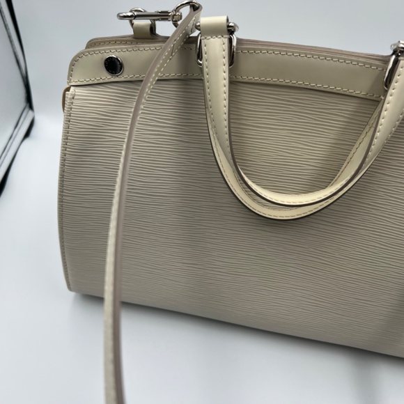 LOUIS VUITTON  Epi Brea MM Ivory - Picture 9 of 16